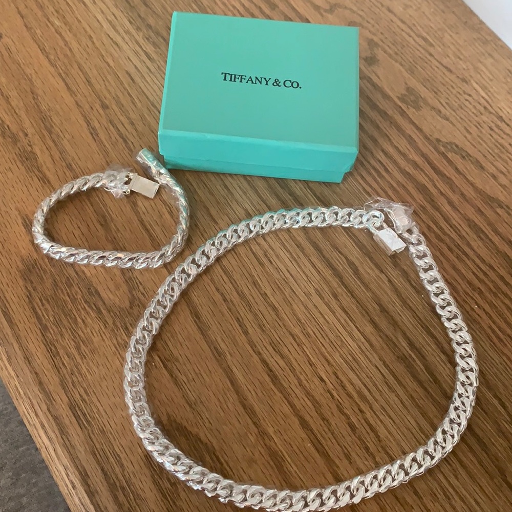 Brand new bracelet and necklace silver